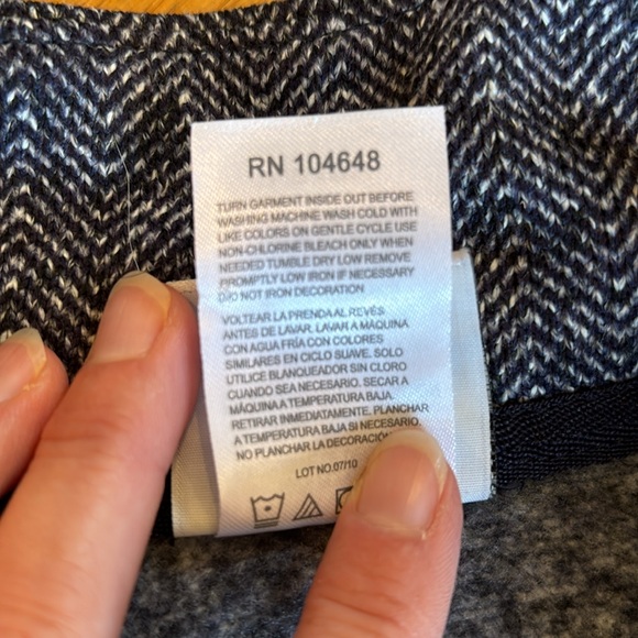 NHL Washington Capitals fleece quarter-zip, NWOT, youth L - Picture 5 of 5